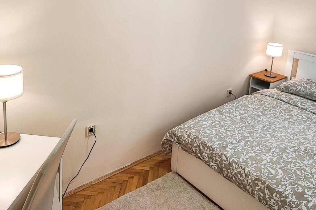 Filinhome Trg Mladenaca Нови Сад Екстериор снимка